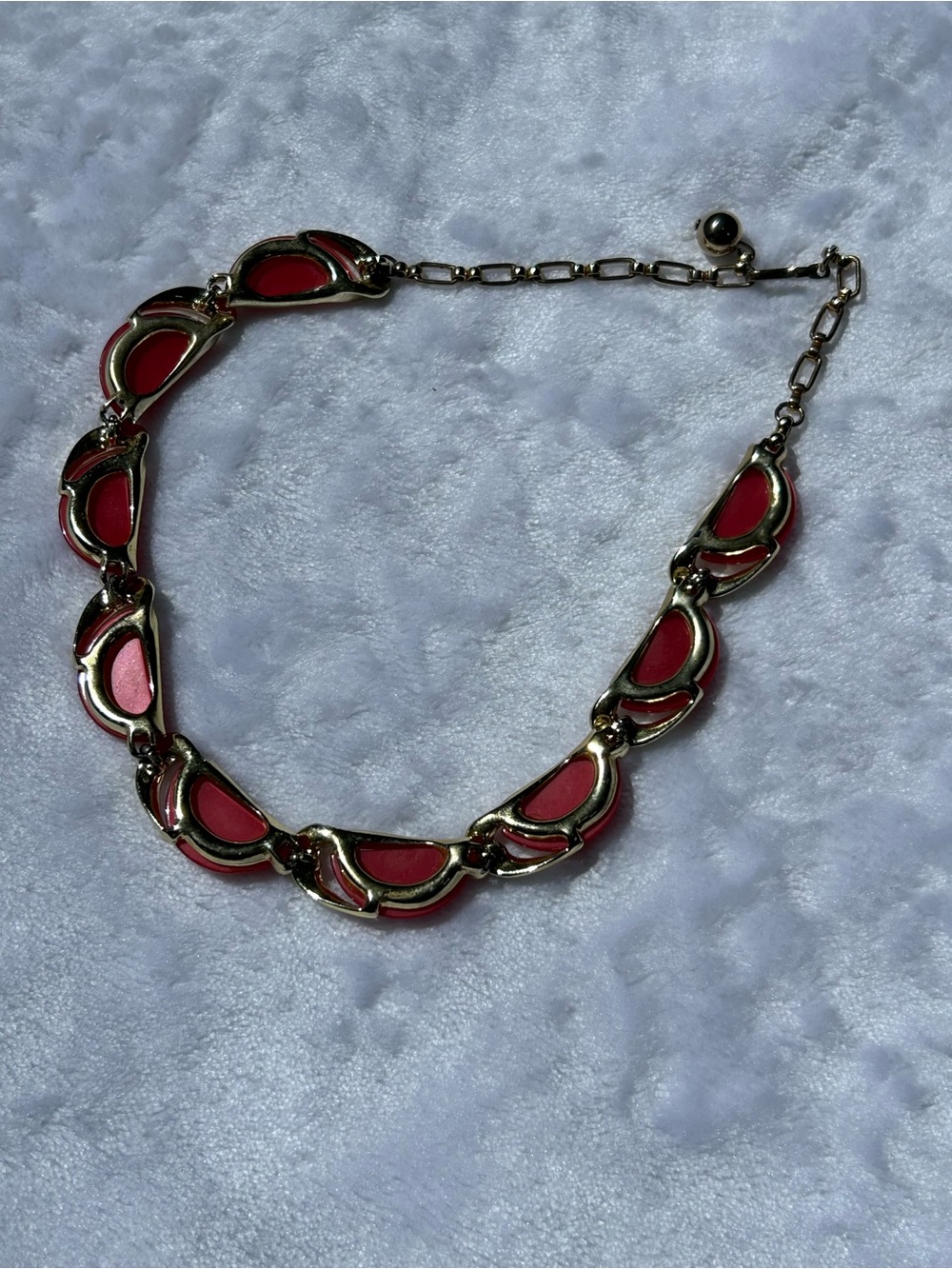 Lisner Red Lucite Gold Tone Choker Necklace Vintage Signed - Picture 6 of 13